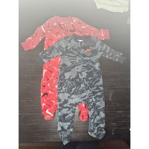 Nike Baby Fleece Footed Sleepers / Pajamas Lot - Size 6M (Set of 2)